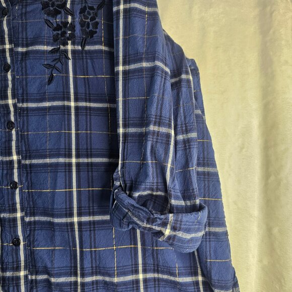 Collection ETC Woman Blue Plaid Shirt Size XL Floral Embroidered Button Up - Picture 7 of 10